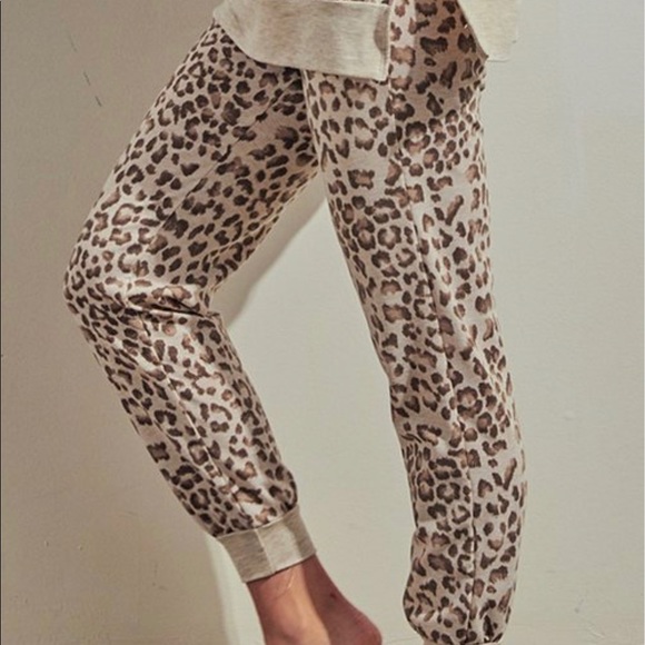 LEOPARD PRINT JOGGER PANTS - Picture 2 of 2